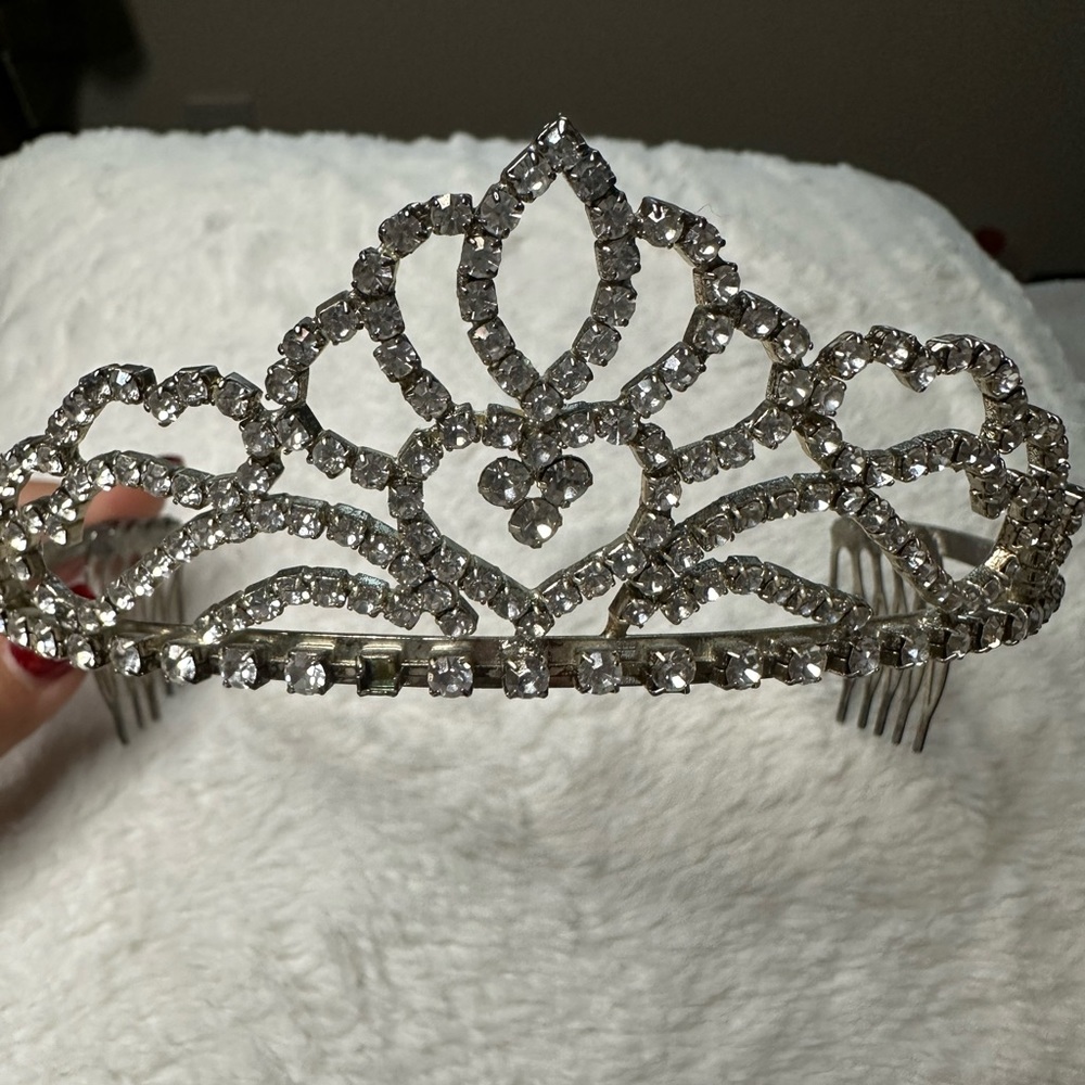 👑Vintage Tiara - Picture 3 of 10